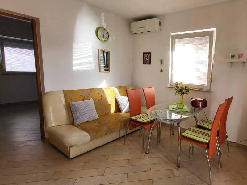 Chorvátsko - Na predaj apartmán v druhej rade od mora