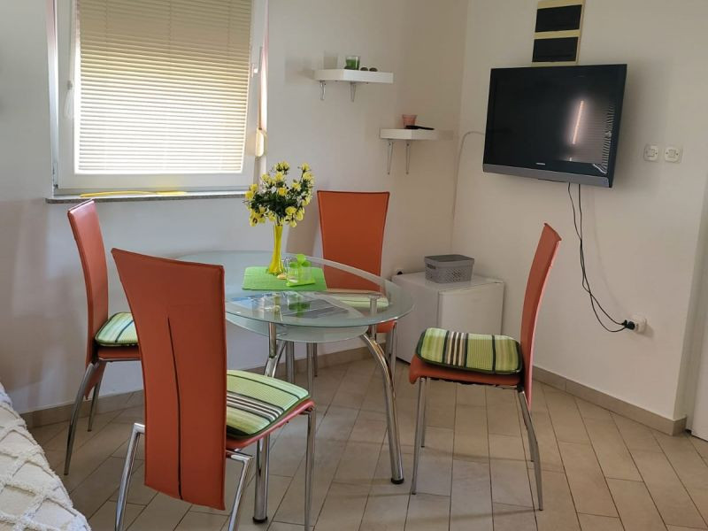 Chorvátsko - Na predaj apartmán v druhej rade od mora