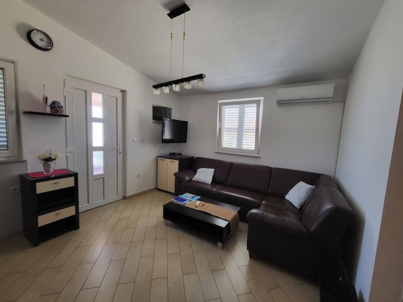 Chorvátsko - Na predaj apartmán v druhej rade od mora