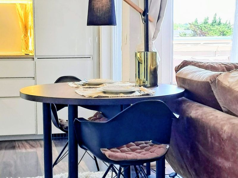 CHORVÁTSKO, OSTROV VIR  NA PREDAJ ŠTÝLOVÝ APARTMÁN S VÝHĽADOM NA MORE