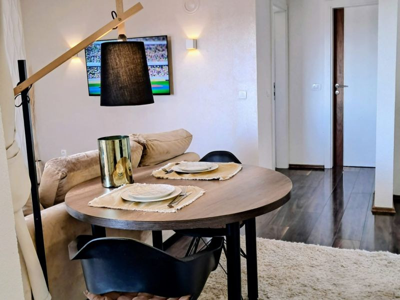 CHORVÁTSKO, OSTROV VIR  NA PREDAJ ŠTÝLOVÝ APARTMÁN S VÝHĽADOM NA MORE