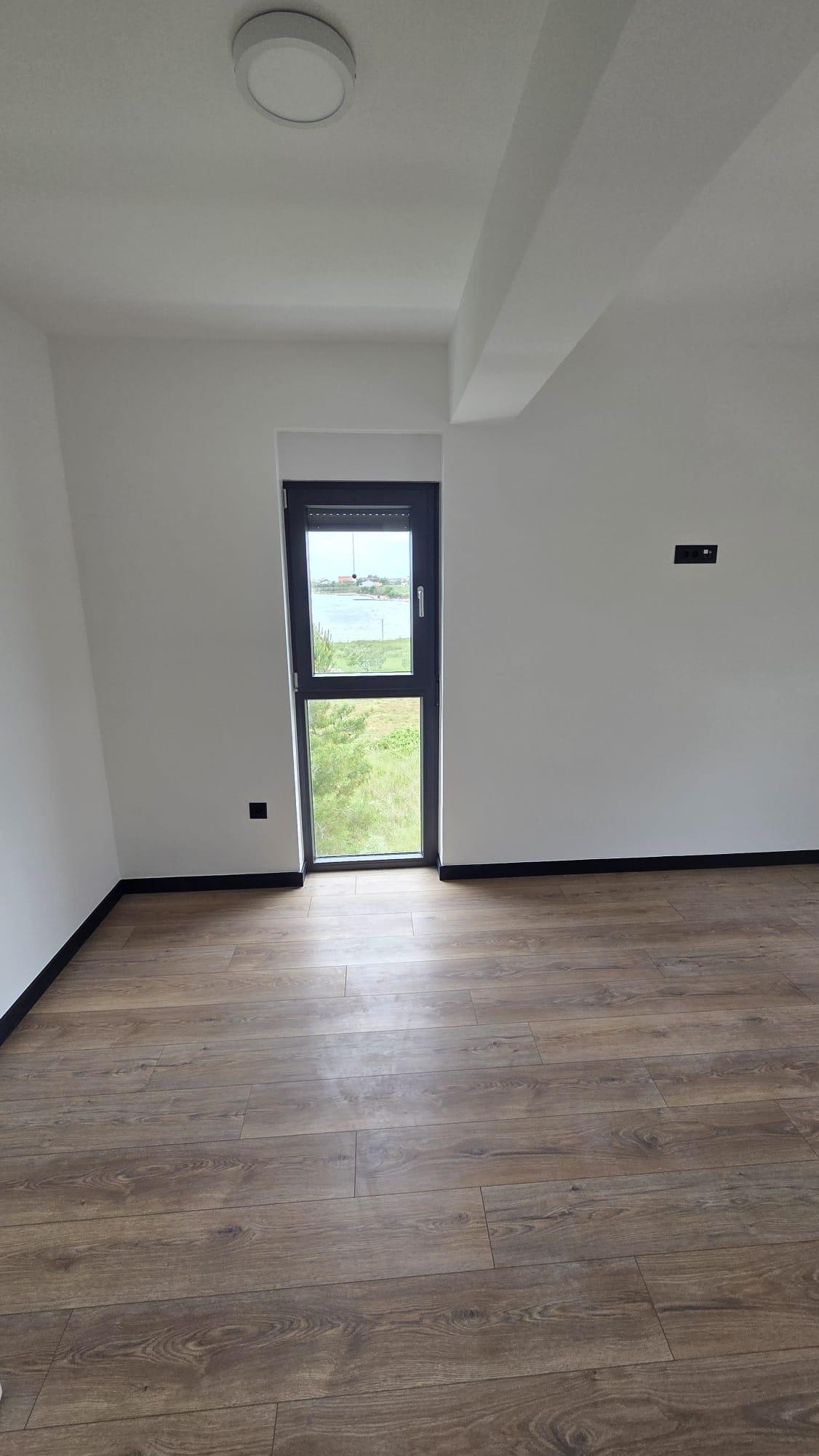 Chorvátsko, Privlaka - Novostavba trojizbového apartmánu s výhľadom  na more!
