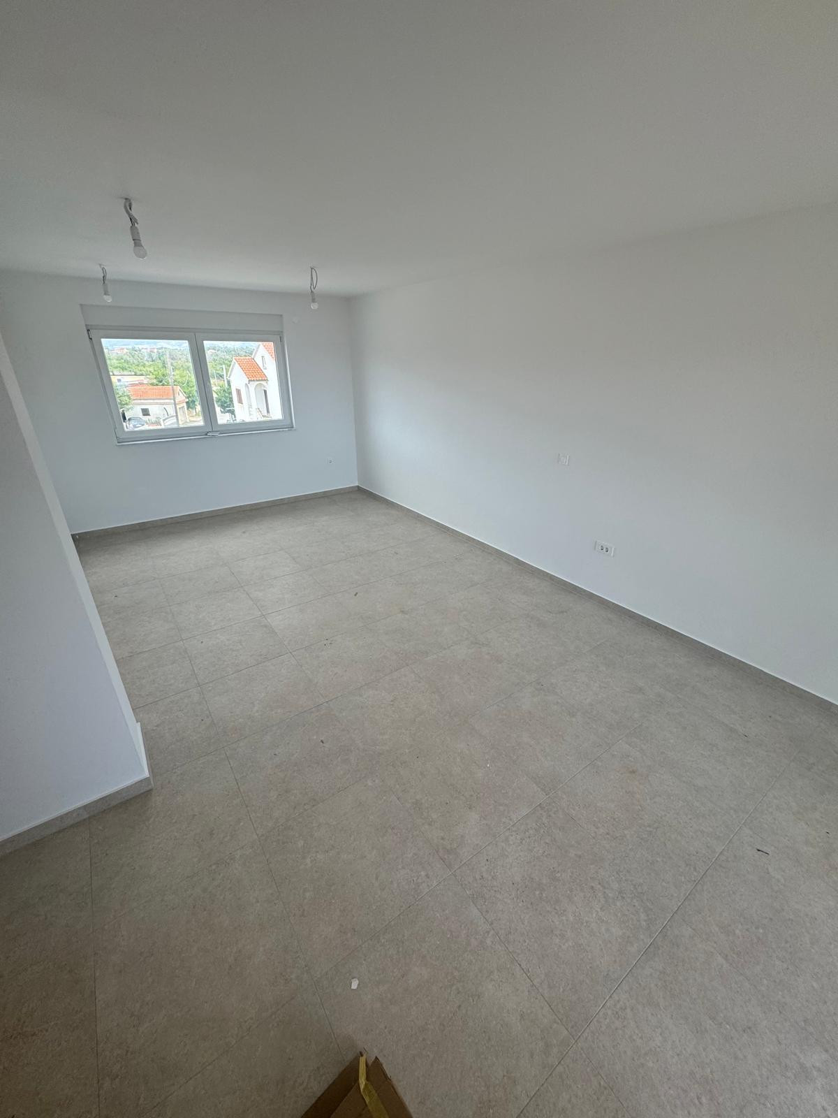 Apartmán so strešnou terasou len 100m od pieskovej pláže