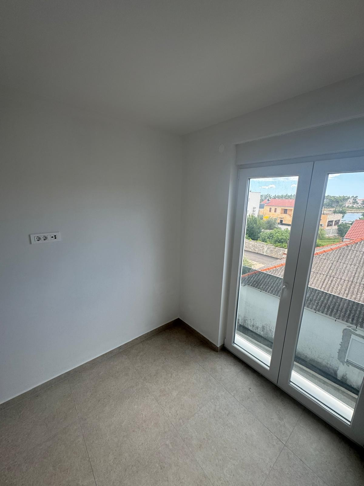 Apartmán so strešnou terasou len 100m od pieskovej pláže