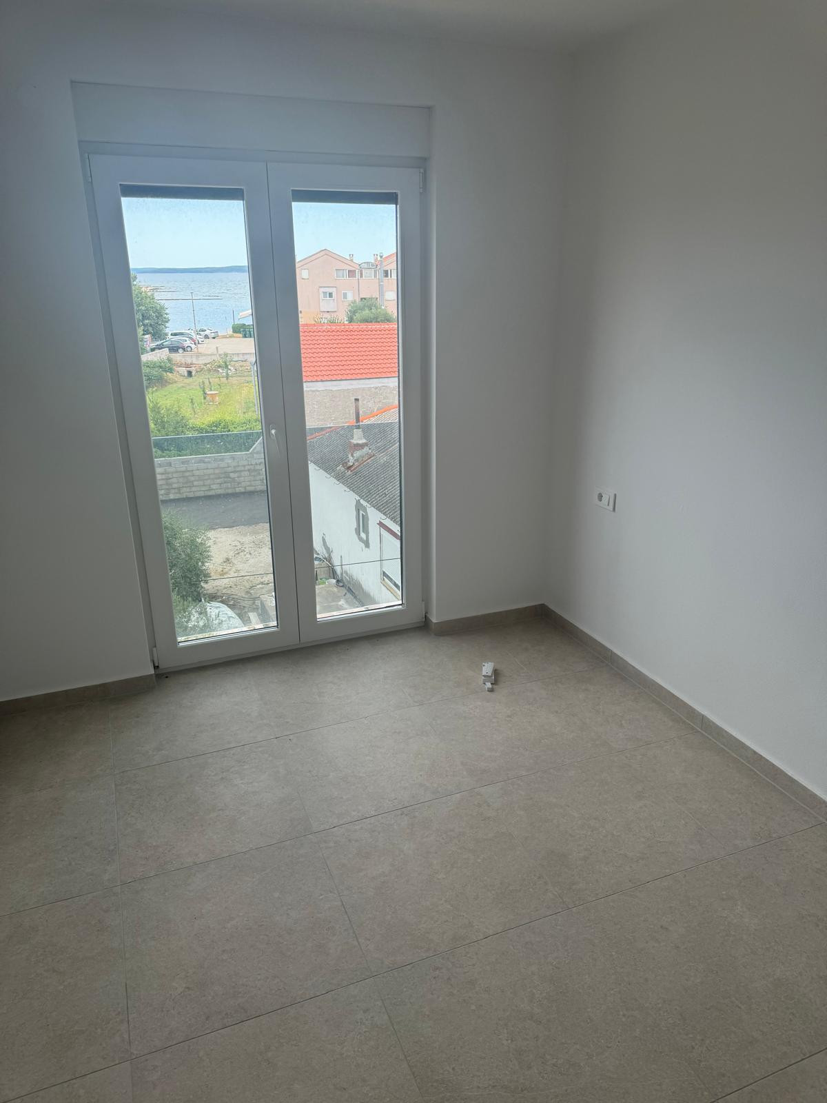Apartmán so strešnou terasou len 100m od pieskovej pláže