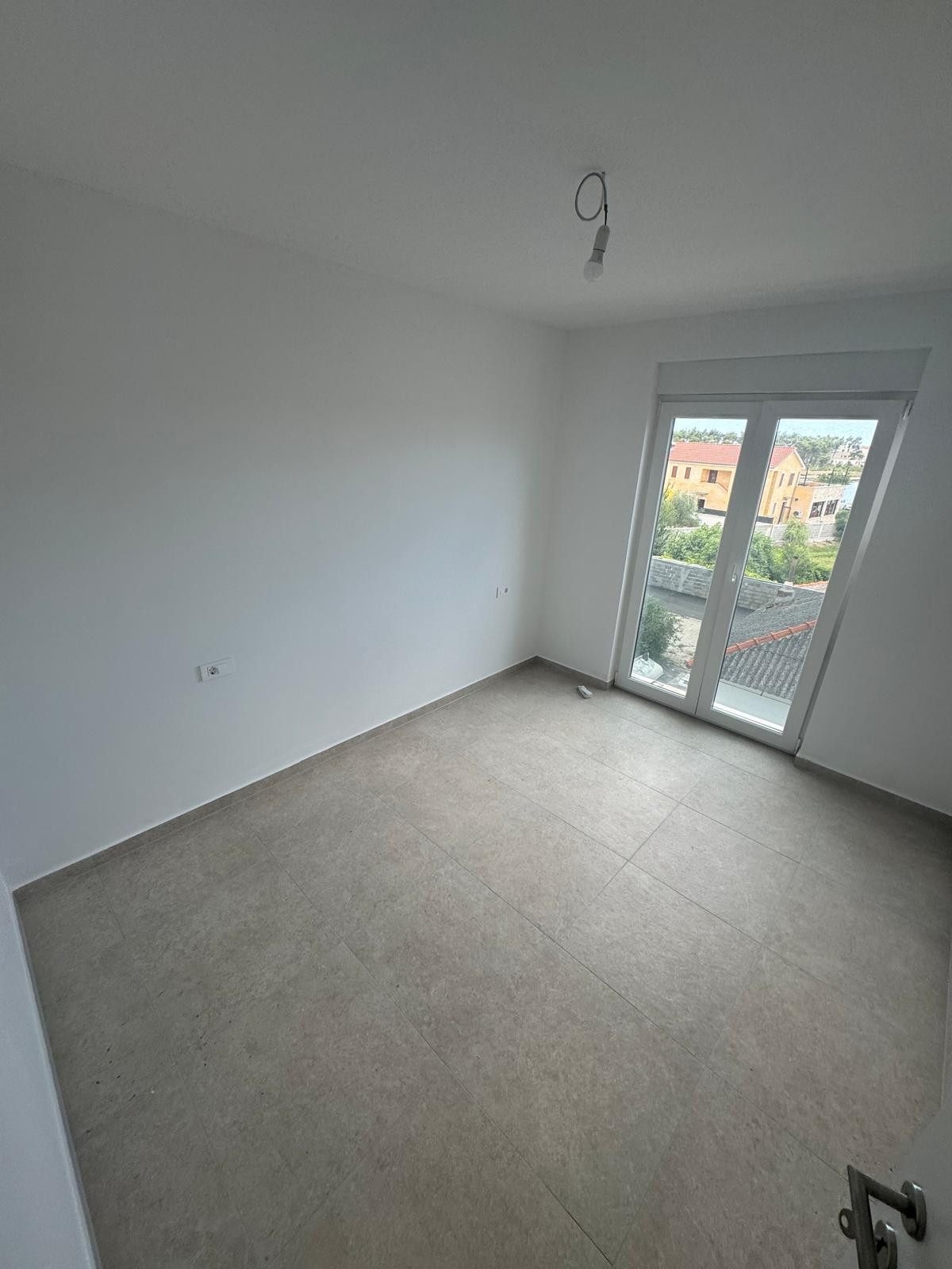 Apartmán so strešnou terasou len 100m od pieskovej pláže