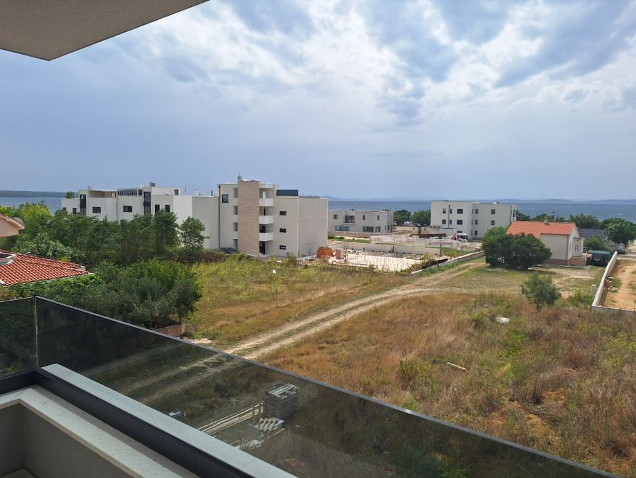 Chorvátsko-Na predaj apartmán so strešnou terasou a bazénom - Privlaka