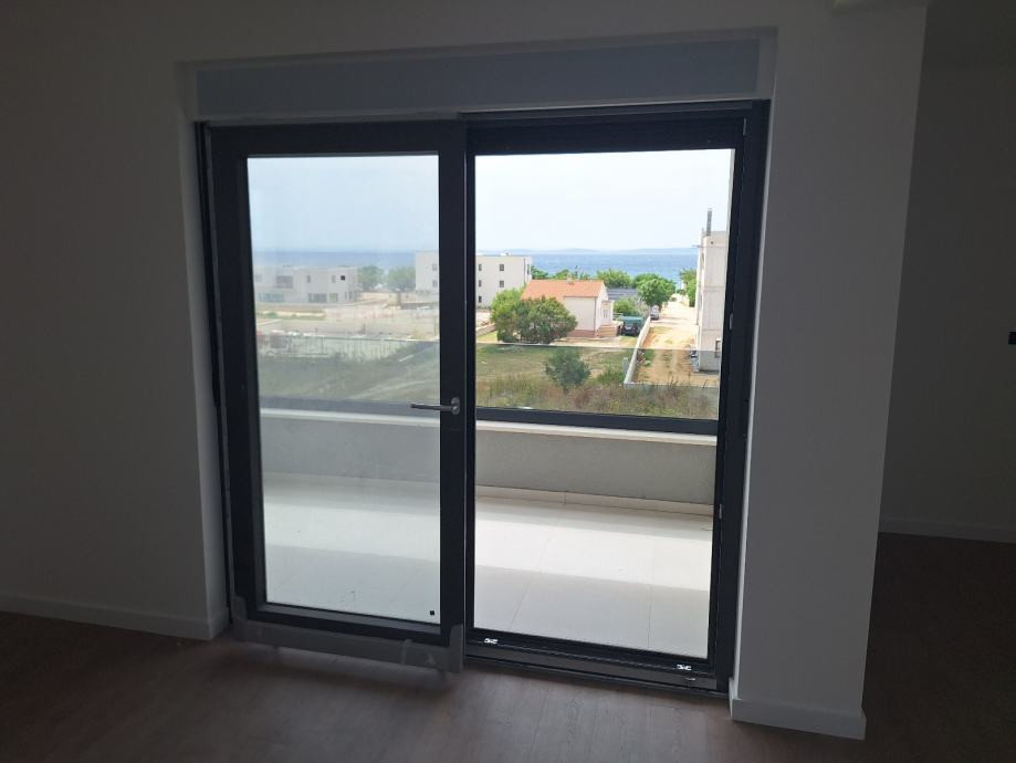 Chorvátsko-Na predaj apartmán so strešnou terasou a bazénom - Privlaka