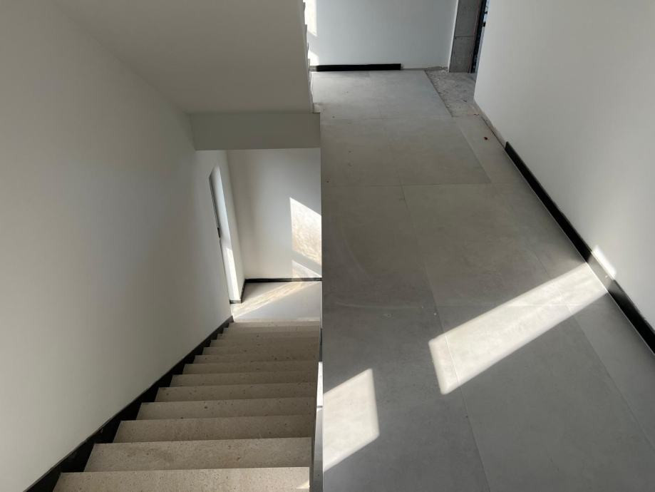 Chorvátsko-Na predaj apartmán so strešnou terasou a bazénom - Privlaka
