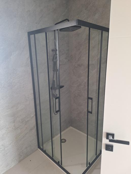 Chorvátsko-Na predaj apartmán so strešnou terasou a bazénom - Privlaka