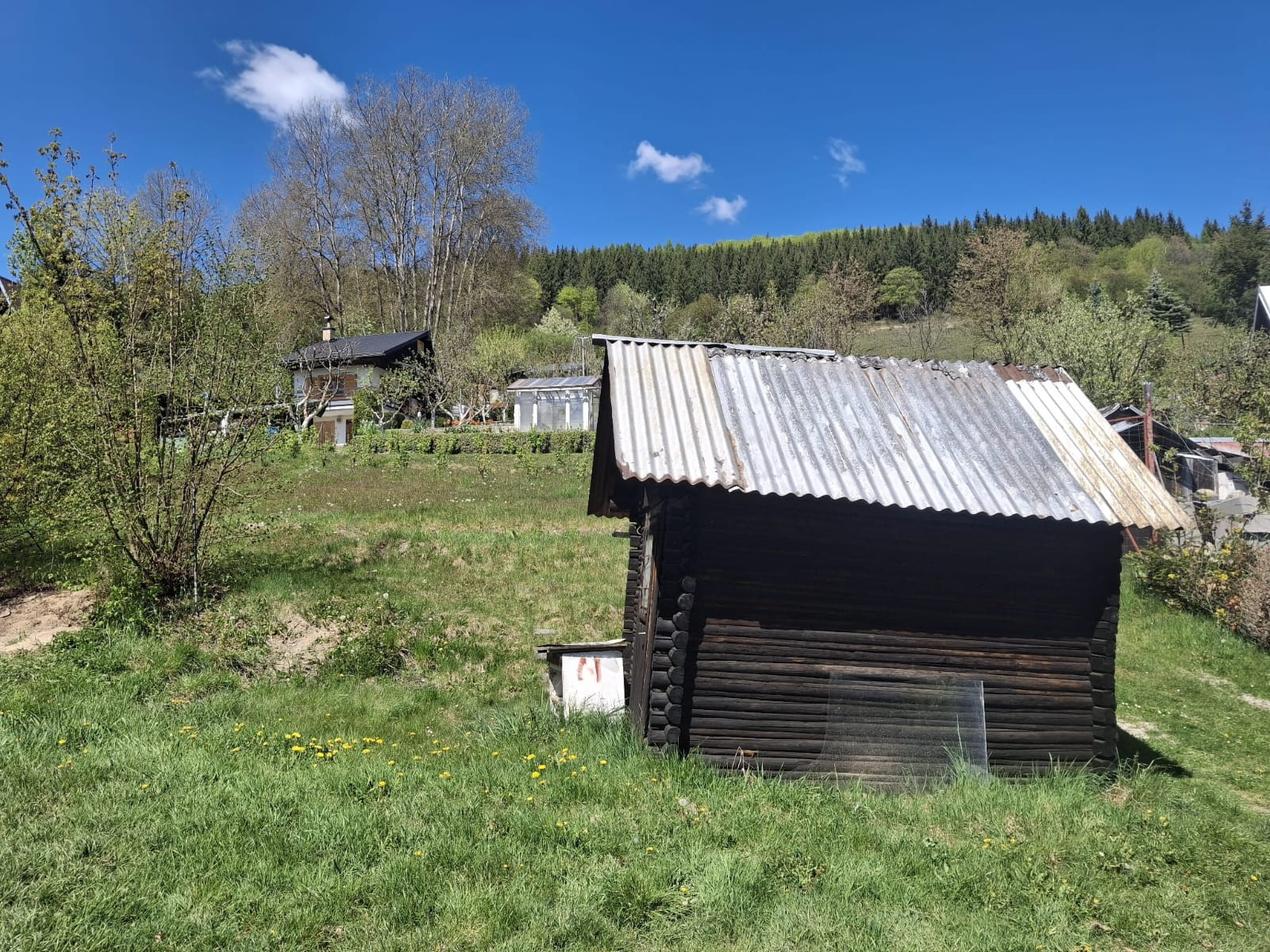Váš vlastný kúsok pokoja nad Breznom: Pozemok v lokalite Kuľbová (355 m²)
