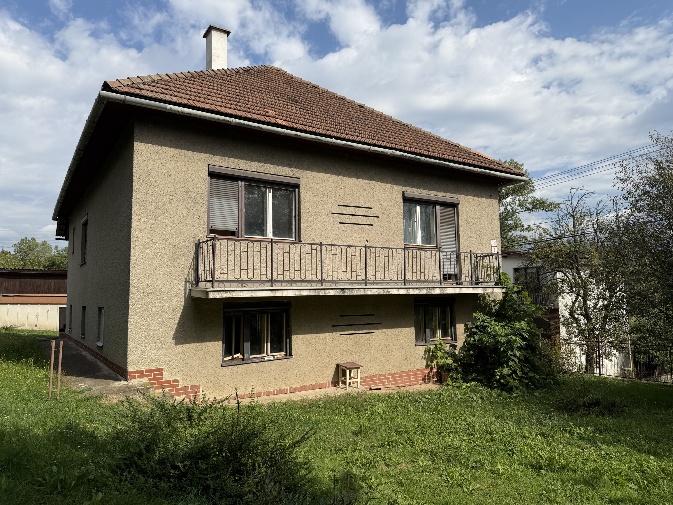 Priestranný rodinný dom s veľkou záhradou - Lopej
