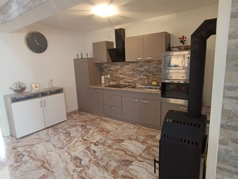 Chorvátsko -ostrov Vir - Na predaj útulný kompletne zariadený apartmán