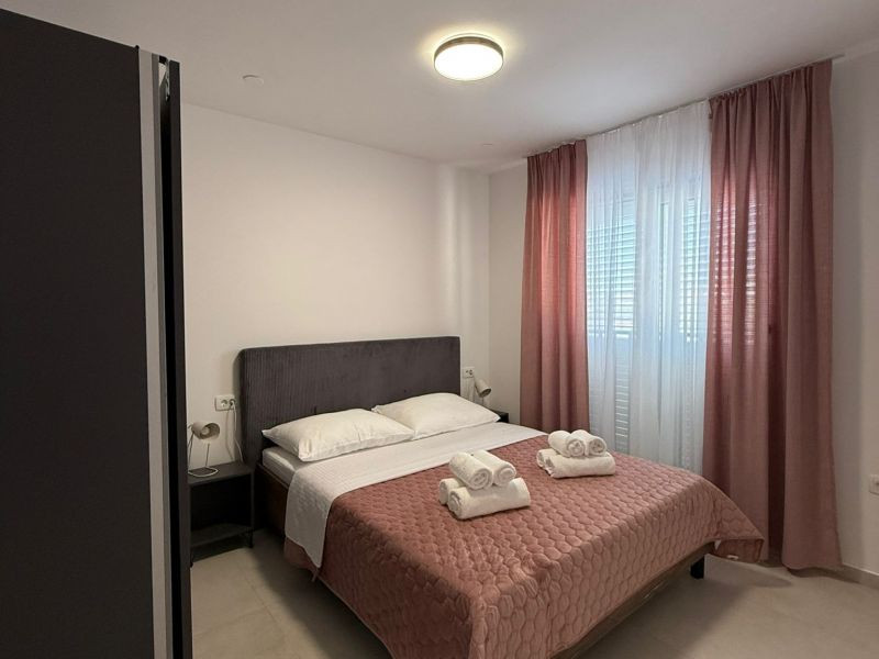 Chorvátsko - Zariadený apartmán s výhľadom na more len 250m od mora