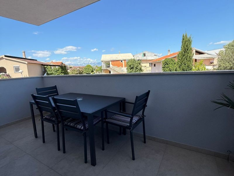 Chorvátsko - Zariadený apartmán s výhľadom na more len 250m od mora