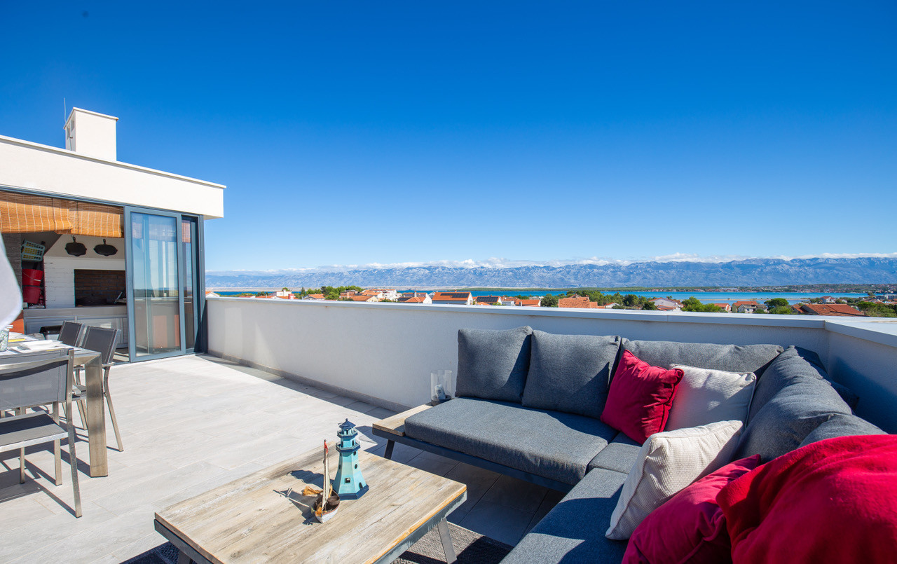 Chorvátsko - PENTHOUSE 72 m² S VEĽKOU STREŠNOU TERASOU A PANORAMATICKÝM VÝHĽADOM NA MORE