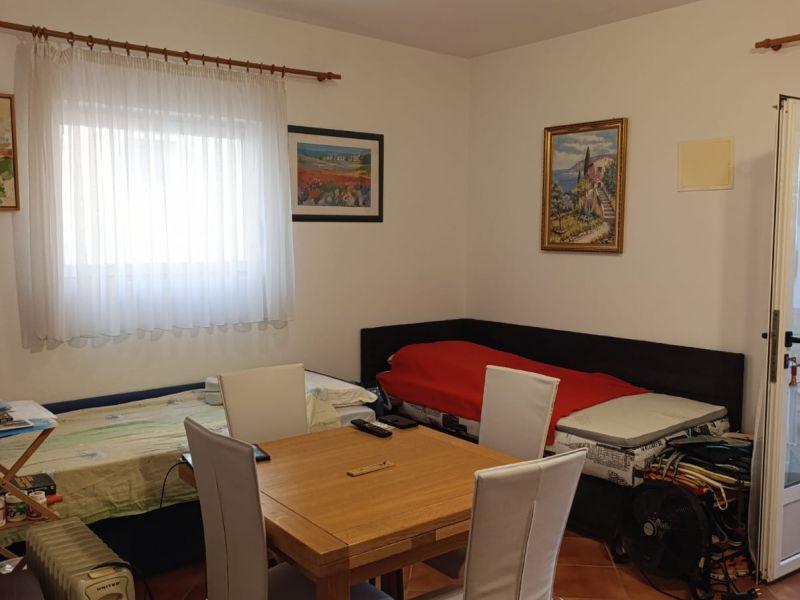 Chorvátsko- Apartmán so záhradou len 450m od mora