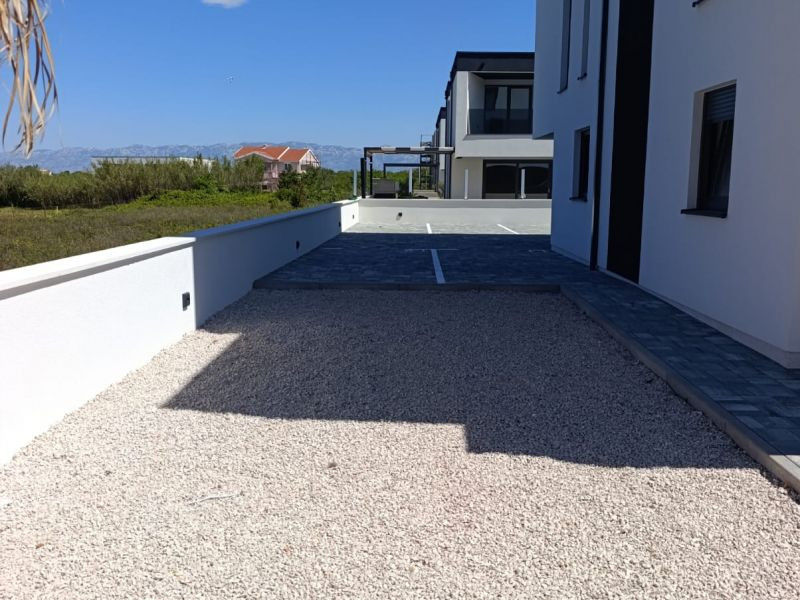 Chorvátsko - Novostavba apartmánu so záhradou a výhľadom na more