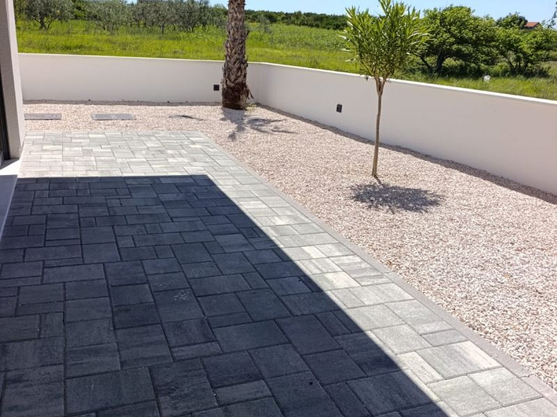 Chorvátsko - Novostavba apartmánu so záhradou a výhľadom na more