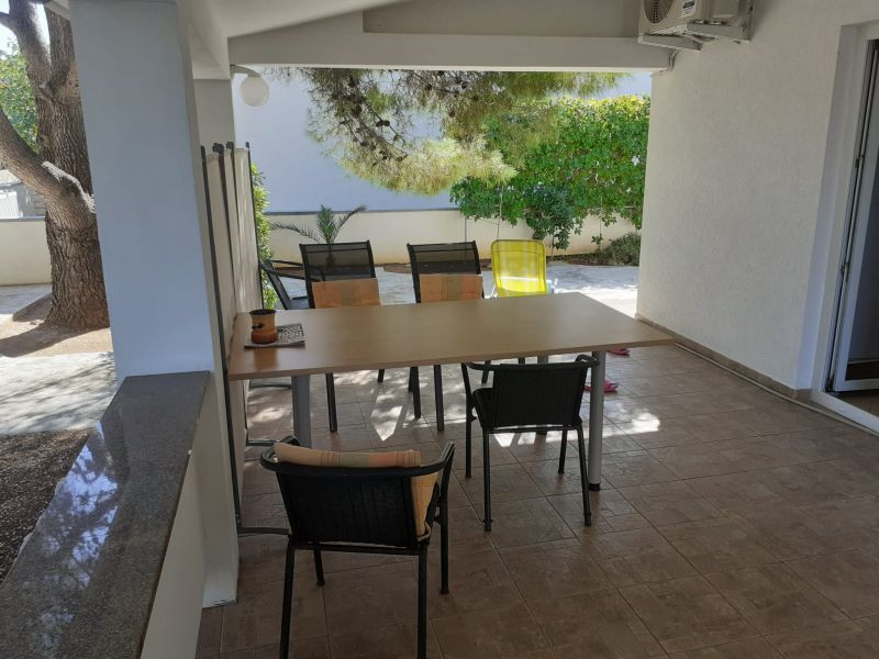 Chorvátsko - Dom iba 200m od mora s dvorom 300 m2