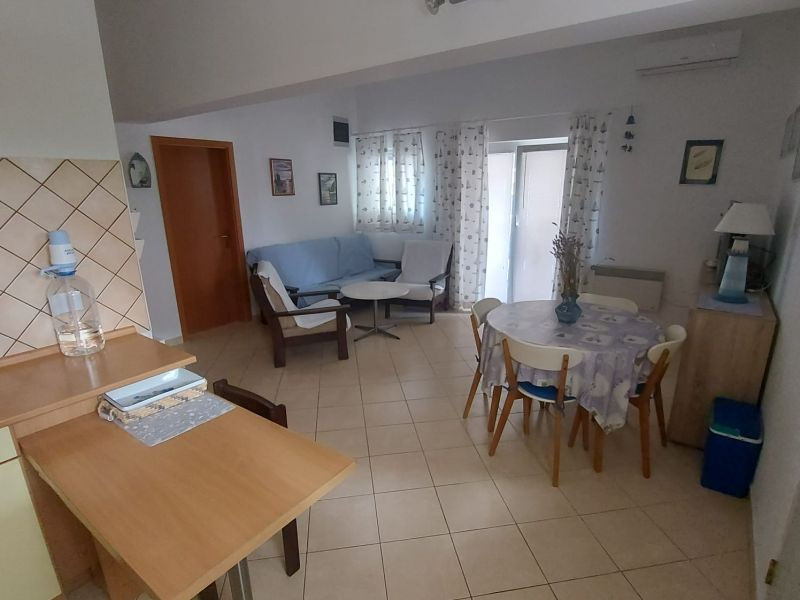 Chorvátsko - Dom iba 200m od mora s dvorom 300 m2