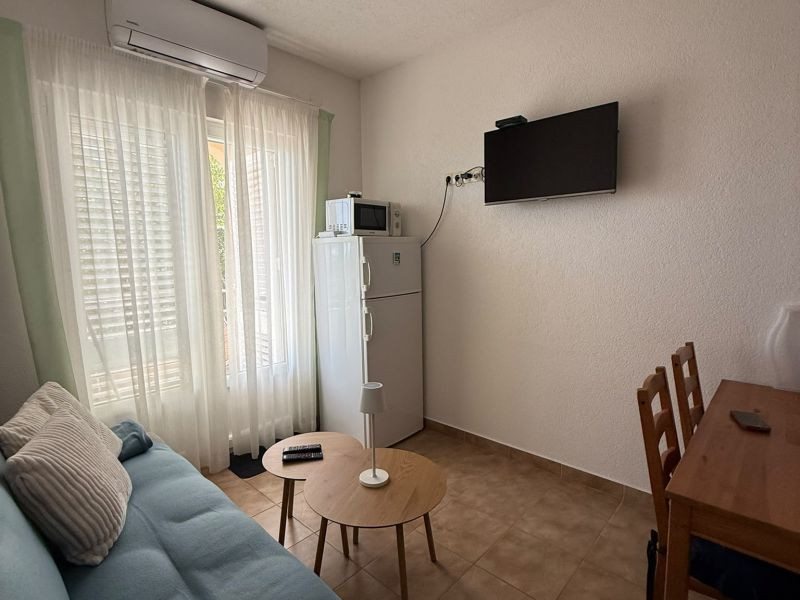 Chorvátsko, ostrov Vir - Na predaj zariadený apartmán s výhľadom na more!