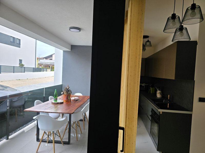 Chorvátsko - Apartmán so záhradou len 40m od mora