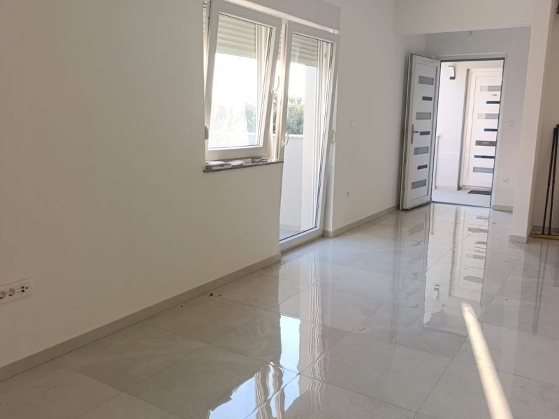 Chorvátsko - Novostavba apartmánu v tichej lokalite blízko lesa v Nin - Zaton