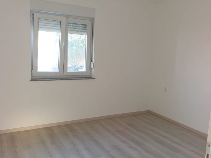 Chorvátsko - Novostavba apartmánu v tichej lokalite blízko lesa v Nin - Zaton