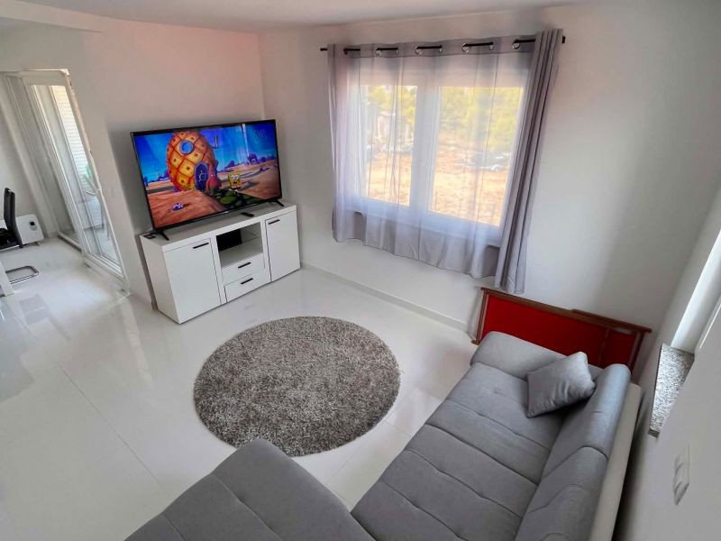 Chorvátsko, ostrov Vir - Na predaj 3 izbový apartmán s výhľadom na more!