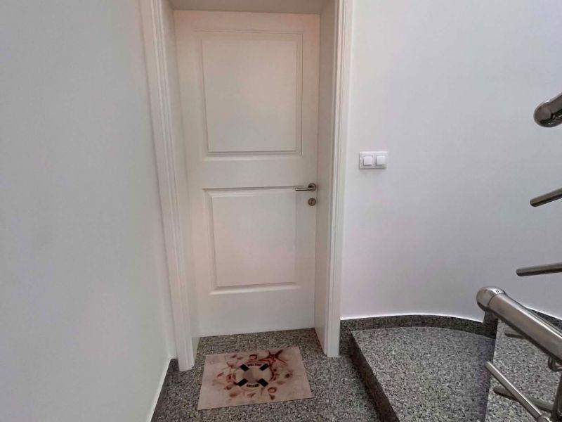 Chorvátsko, ostrov Vir - Na predaj 3 izbový apartmán s výhľadom na more!