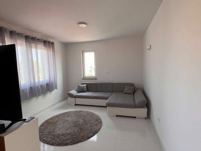 Chorvátsko, ostrov Vir - Na predaj 3 izbový apartmán s výhľadom na more!