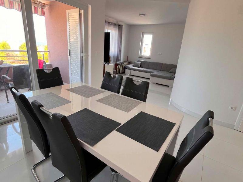 Chorvátsko, ostrov Vir - Na predaj 3 izbový apartmán s výhľadom na more!