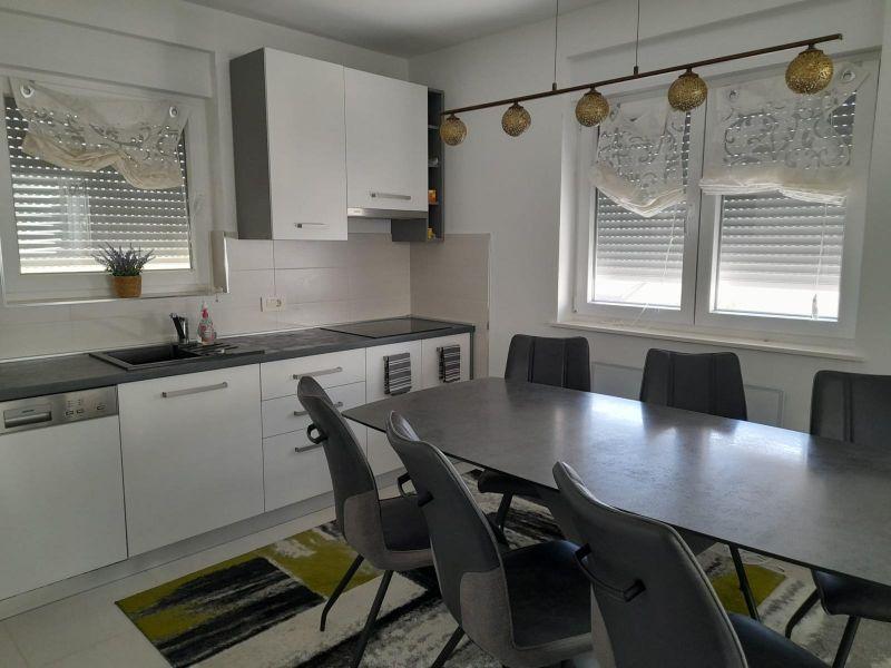 Chorvátsko, ostrov Vir - Na predaj penthouse so strešnou terasou !