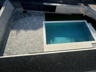 Chorvátsko - Novostavba zariadeného domu s výhľadom na more a bazénom v Privlake