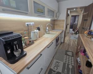 Exkluzívny 3-izbový byt s južnou loggiou v srdci Brezna