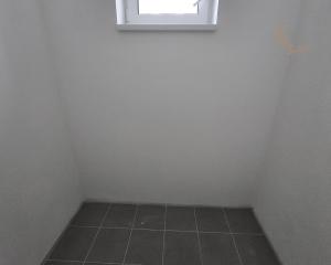 SLNEČNÝ 3-IZBOVÝ BYT V NOVOSTAVBE S PRÉMIOVOU KUCHYŇOU A PARKOVANÍM