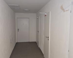 SLNEČNÝ 3-IZBOVÝ BYT V NOVOSTAVBE S PRÉMIOVOU KUCHYŇOU A PARKOVANÍM