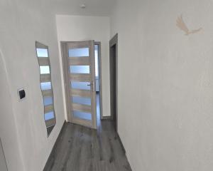 EXKLUZÍVNE: Štýlový 2,5-izbový byt s balkónom v príjmenej lokalite