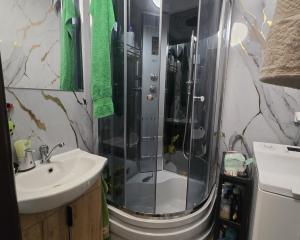 PREDAJ: 2-izbový byt s balkónom – Valaská, Hronská ulica