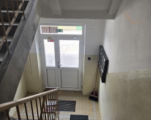 PREDAJ: 2-izbový byt s balkónom – Valaská, Hronská ulica