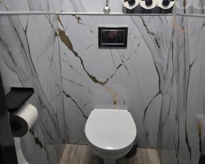 PREDAJ: 2-izbový byt s balkónom – Valaská, Hronská ulica