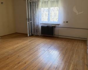 ZNÍŽENÁ CENA - Priestranný rodinný dom s veľkou záhradou - Lopej