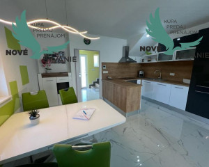 Novostavba trojpodlažný apartmán so záhradou aj strešnou terasou v Chorvátsku v Privlake