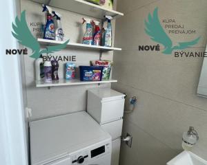 Novostavba trojpodlažný apartmán so záhradou aj strešnou terasou v Chorvátsku v Privlake