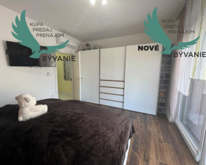 Novostavba trojpodlažný apartmán so záhradou aj strešnou terasou v Chorvátsku v Privlake