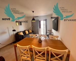 Dom 3x apartmán len 130m od mora s výhľadom na more v Chorvátsku  - Kruševo - Obrovac