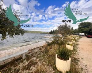 Dom 3x apartmán len 130m od mora s výhľadom na more v Chorvátsku  - Kruševo - Obrovac