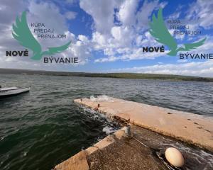 Dom 3x apartmán len 130m od mora s výhľadom na more v Chorvátsku  - Kruševo - Obrovac