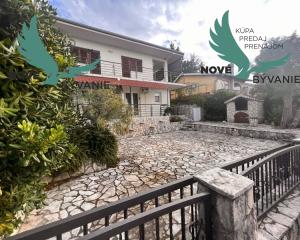 Dom 3x apartmán len 130m od mora s výhľadom na more v Chorvátsku  - Kruševo - Obrovac